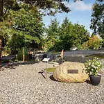 1 Bedroom Cozy In